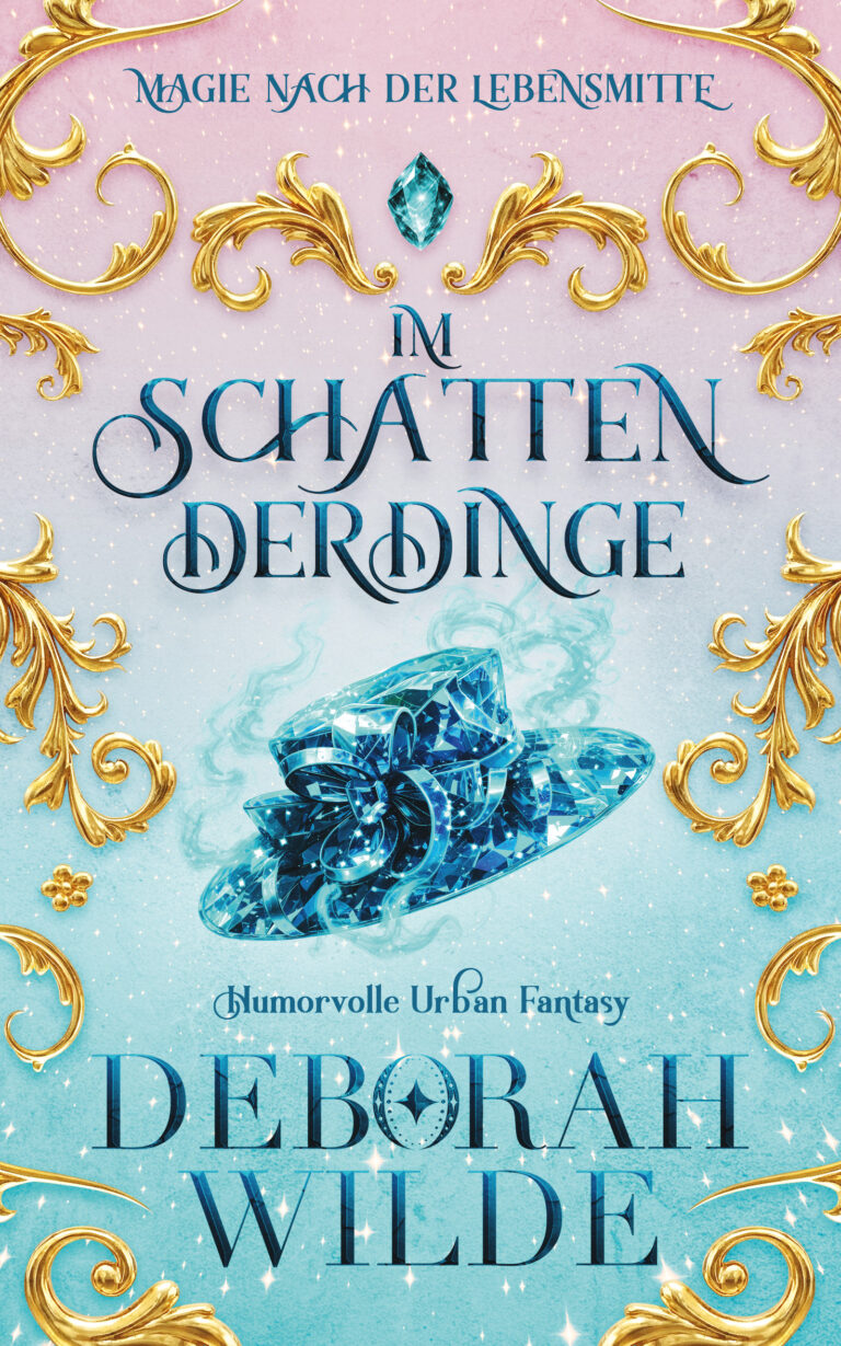 Urban-Fantasy-Buchcover zu „Im Schatten der Dinge“ von Deborah Wilde: Hellblauer, glitzernder Hintergrund mit goldenen Verzierungen und einem funkelnden, rauchenden blauen Hut im Zentrum.